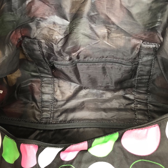 SOLD Polka dot duffel bag - Picture 4 of 4